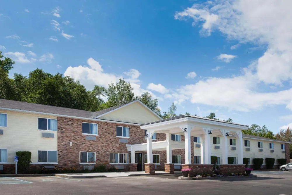 AmericInn by Wyndham Petoskey hotel hero