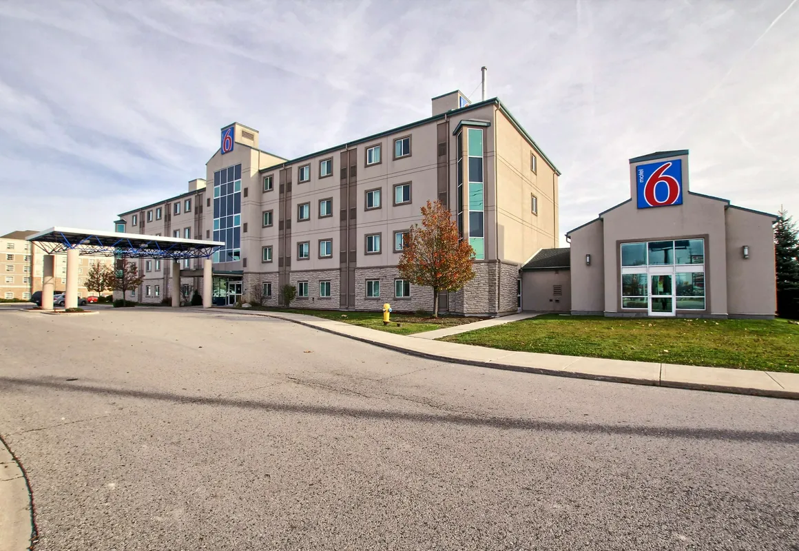 Motel 6 London, ON - Ontario hotel hero