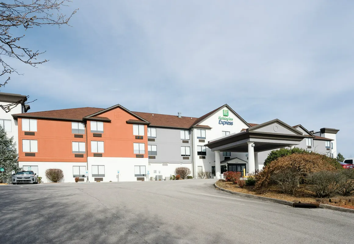Holiday Inn Express & Suites Knoxville-North-I-75 Exit 112 by IHG hotel hero