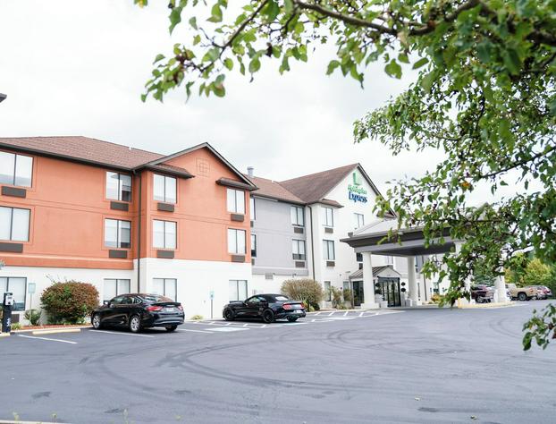 Holiday Inn Express & Suites Knoxville-North-I-75 Exit 112 by IHG hotel detail image 1