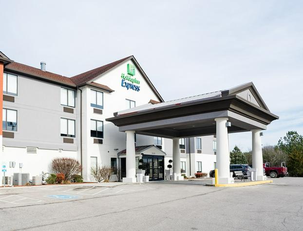 Holiday Inn Express & Suites Knoxville-North-I-75 Exit 112 by IHG hotel detail image 2