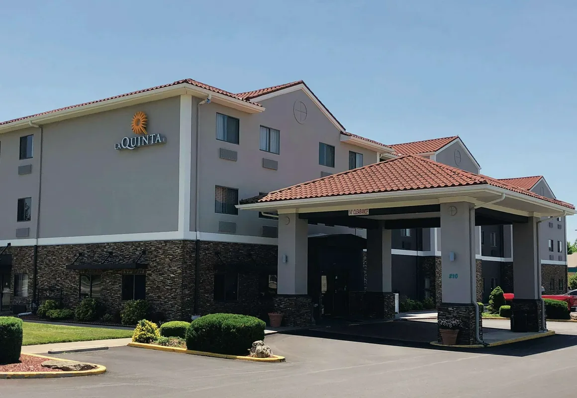 La Quinta Inn & Suites by Wyndham Elizabethtown hotel hero