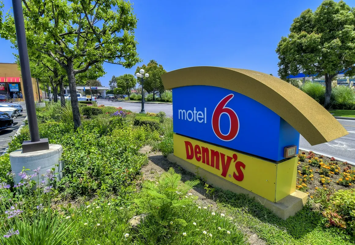 Motel 6 Claremont, CA hotel hero