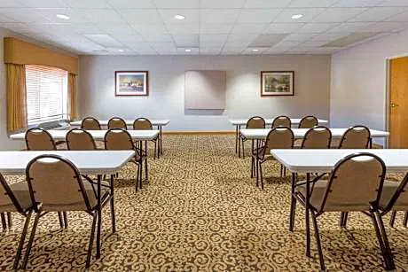 Wingate by Wyndham - Joliet hotel detail image 2