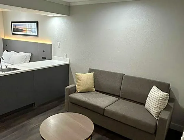 Quality Inn & Suites hotel detail image 4