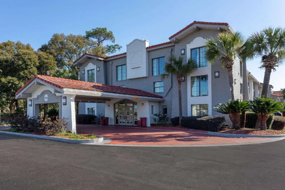 La Quinta Inn by Wyndham Pensacola hotel hero
