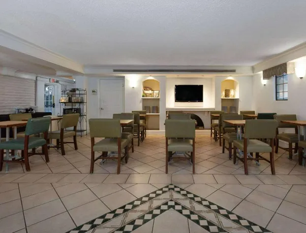 La Quinta Inn by Wyndham Pensacola hotel detail image 1