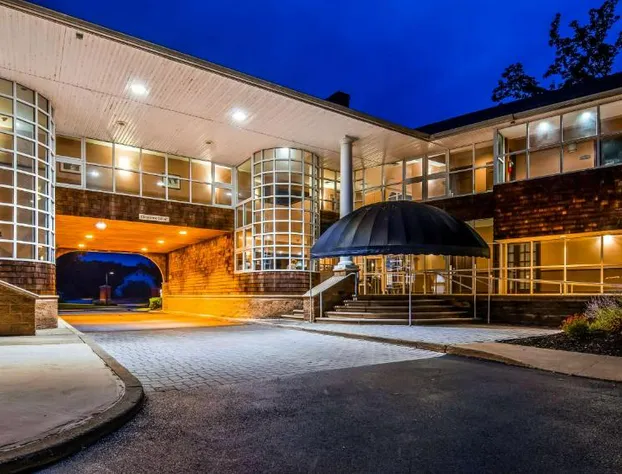 Best Western Plus The Inn & Suites At The Falls hotel detail image 1