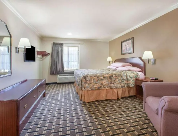 Super 8 by Wyndham Tyler TX hotel detail image 3