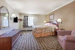 Super 8 by Wyndham Tyler TX hotel detail image 3