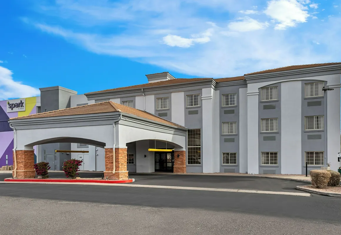 Spark by Hilton Glendale Phoenix North hotel hero