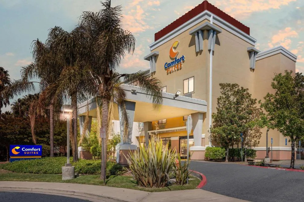 Comfort Suites Vacaville-Napa Valley Area hotel hero
