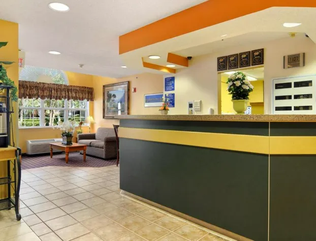 Hometown Inn & Suites Jacksonville - Butler Blvd./Southpoint hotel detail image 2