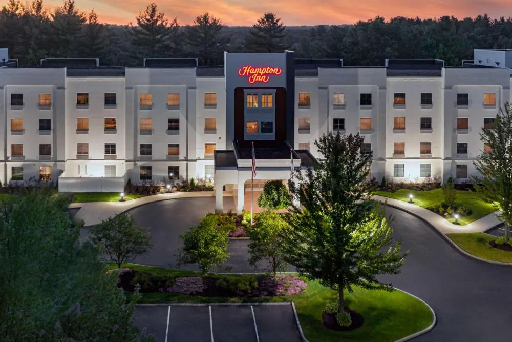 Hampton Inn Boston Bedford Burlington hotel hero