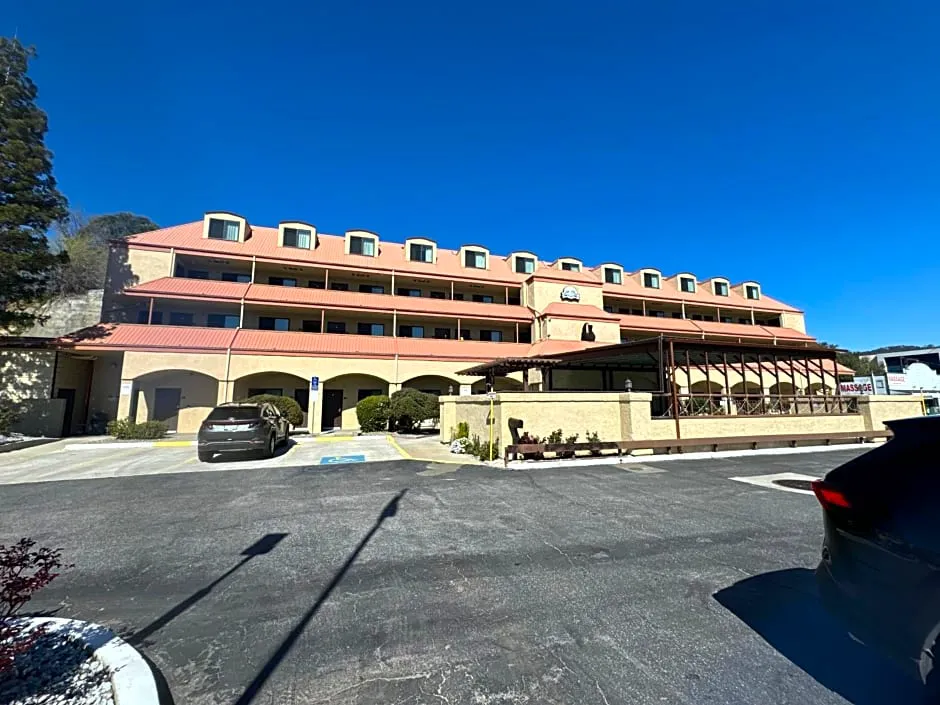 Yosemite Sierra Inn hotel hero