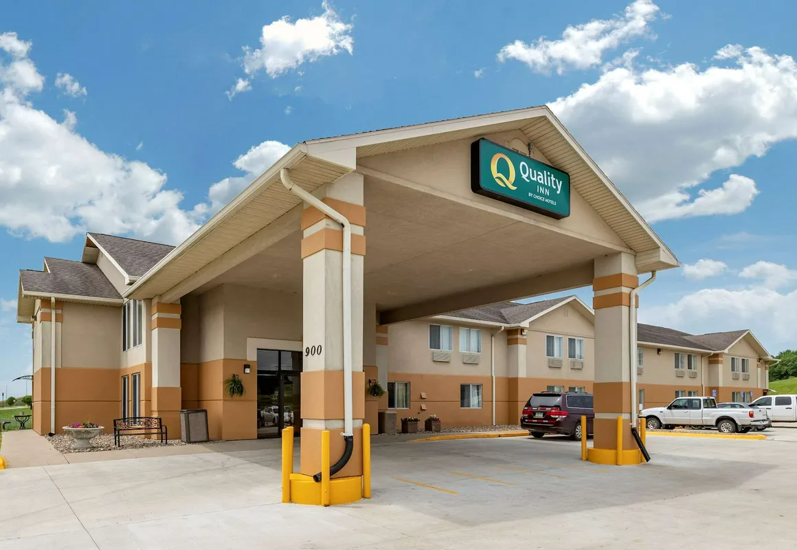 Quality Inn hotel hero