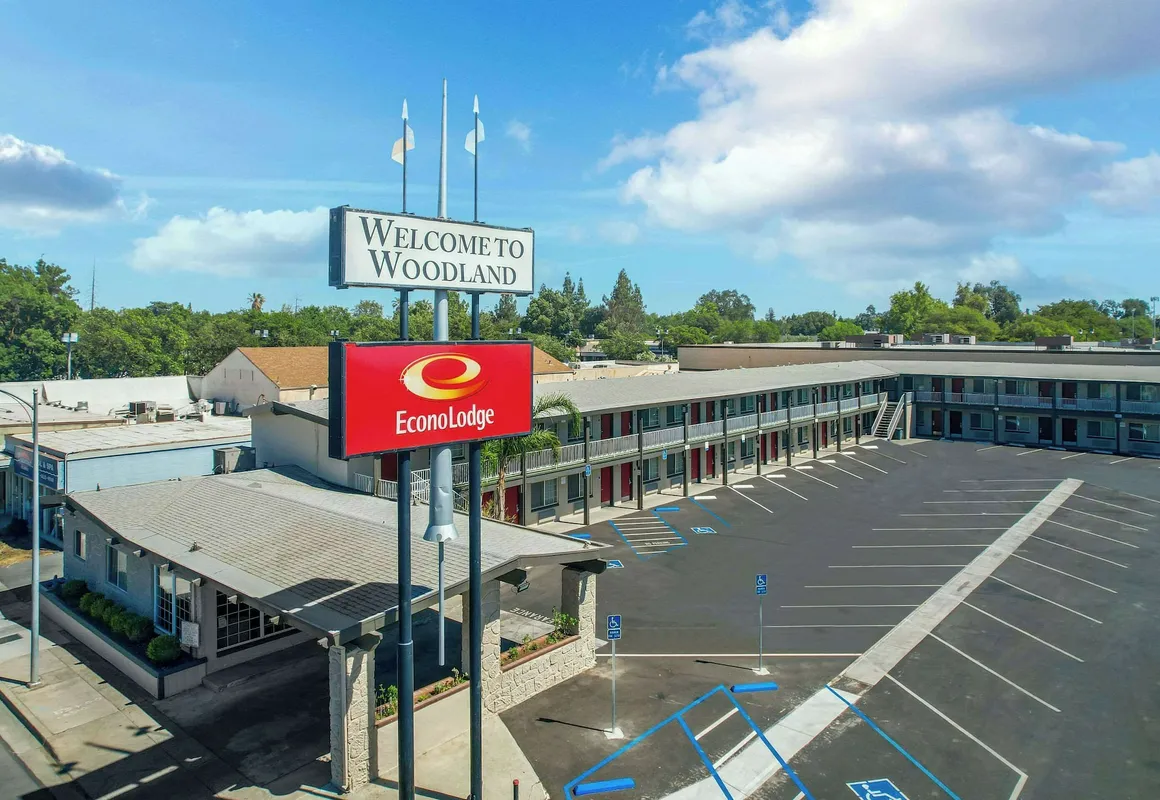 Econo Lodge Woodland near I-5 hotel hero