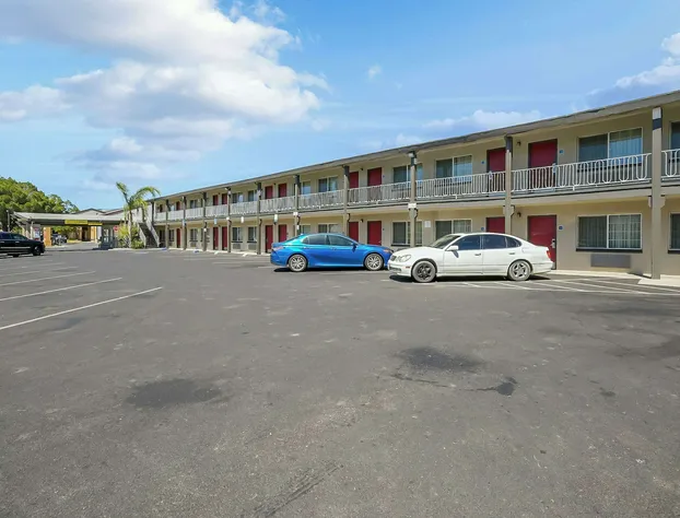 Econo Lodge Woodland near I-5 hotel detail image 2