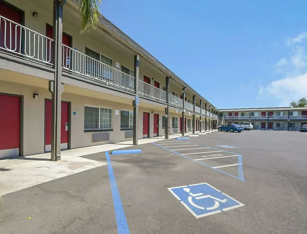 Econo Lodge Woodland near I-5 hotel detail image 3