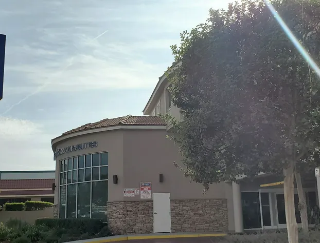 Comfort Inn & Suites Near Universal - N. Hollywood - Burbank hotel detail image 2