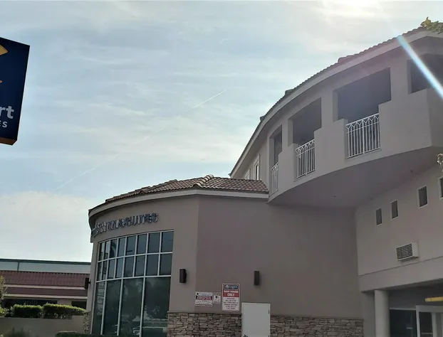 Comfort Inn & Suites Near Universal - N. Hollywood - Burbank hotel detail image 2