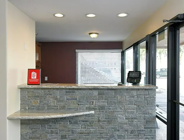 Red Roof Inn Bakersfield hotel detail image 1