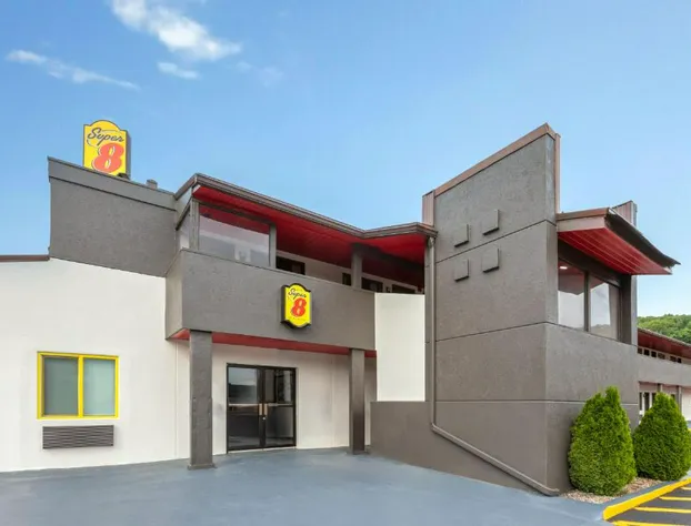 Super 8 by Wyndham Bridgeport/Clarksburg Area hotel detail image 3