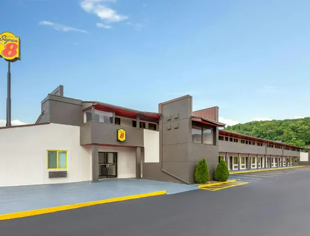 Super 8 by Wyndham Bridgeport/Clarksburg Area hotel detail image 2