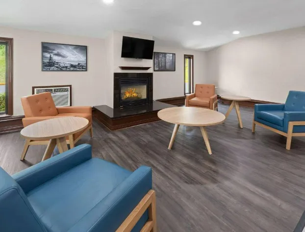 Super 8 by Wyndham Bridgeport/Clarksburg Area hotel detail image 4