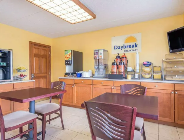 Days Inn by Wyndham Columbus Fairgrounds hotel detail image 4
