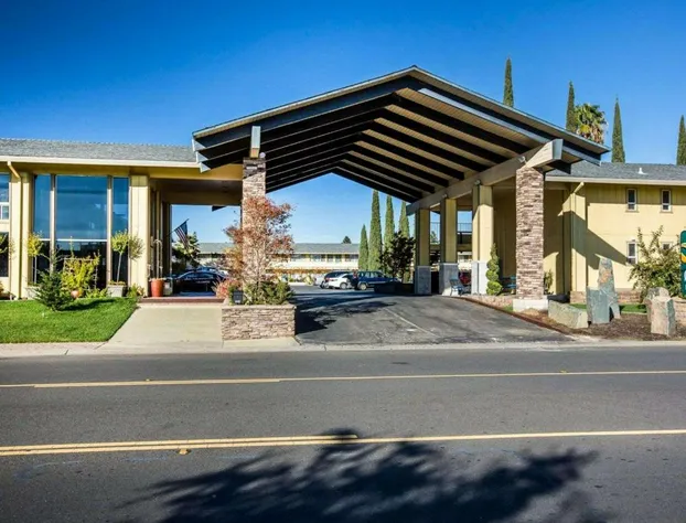 Quality Inn & Suites Cameron Park Shingle Springs hotel detail image 1