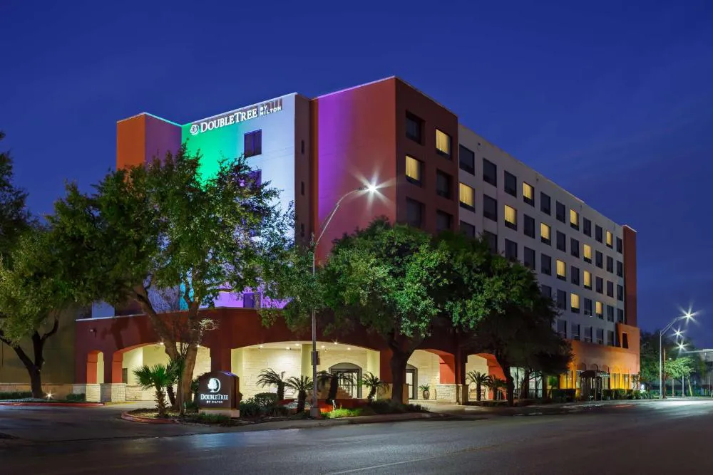 DoubleTree by Hilton San Antonio Downtown hotel hero