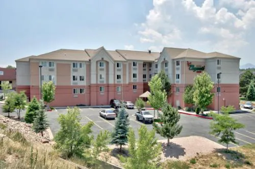 MCM Elegante Suites hotel detail image 4