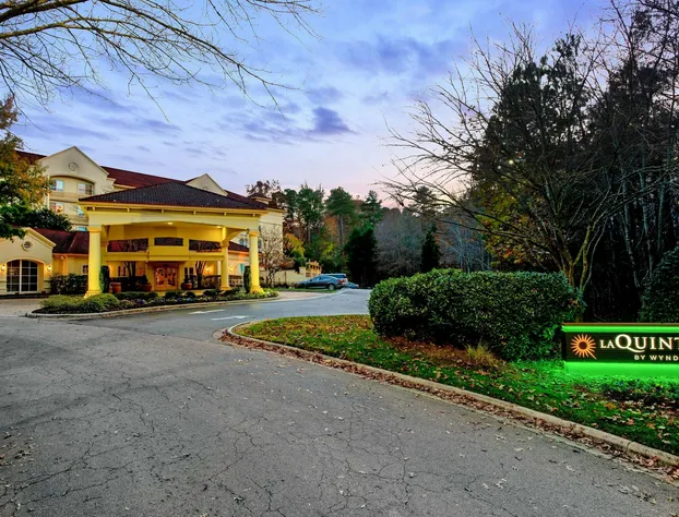 La Quinta Inn & Suites by Wyndham Raleigh Crabtree hotel detail image 1