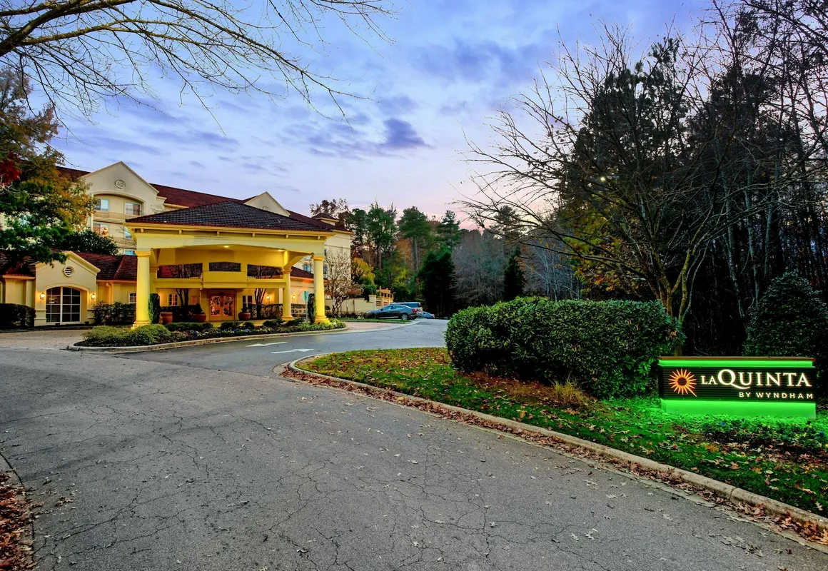 La Quinta Inn & Suites by Wyndham Raleigh Crabtree hotel hero