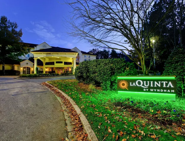La Quinta Inn & Suites by Wyndham Raleigh Crabtree hotel detail image 1
