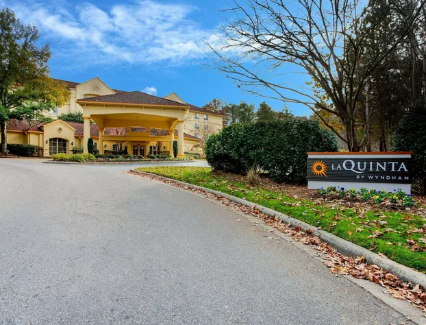 La Quinta Inn & Suites by Wyndham Raleigh Crabtree hotel detail image 2