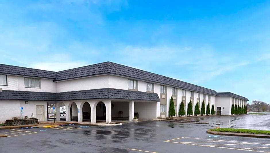 Magnuson Hotel East Sandusky hotel hero