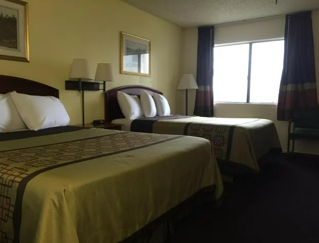 Super 8 by Wyndham Bakersfield/Central hotel detail image 1