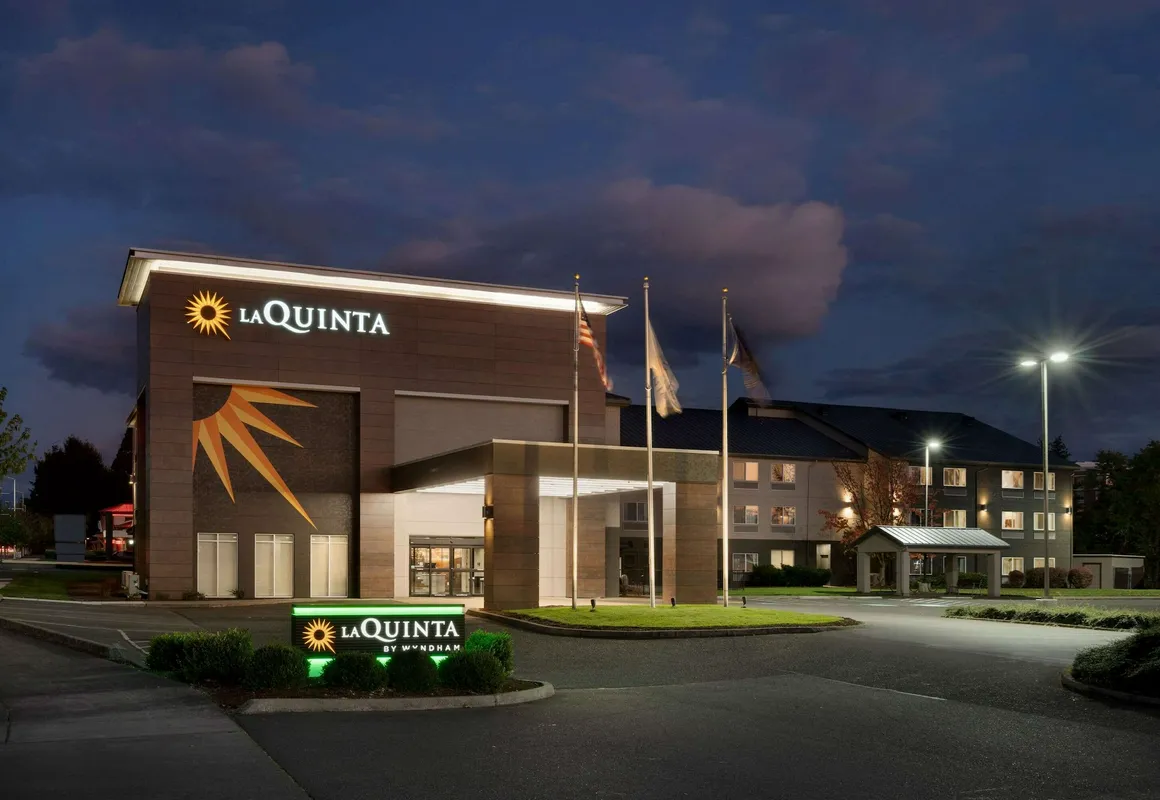 La Quinta Inn & Suites by Wyndham Springfield hotel hero