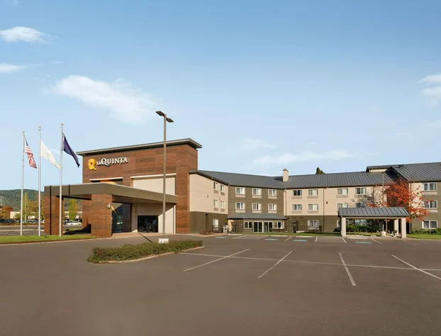 La Quinta Inn & Suites by Wyndham Springfield hotel detail image 2