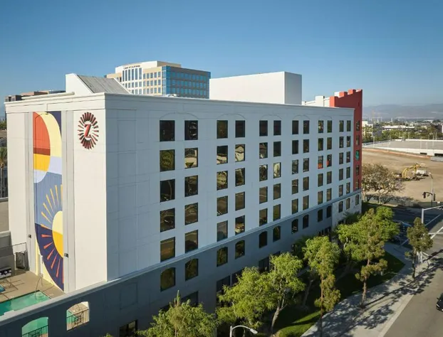 Hotel Zessa Orange County Airport, a DoubleTree by Hilton hotel detail image 4