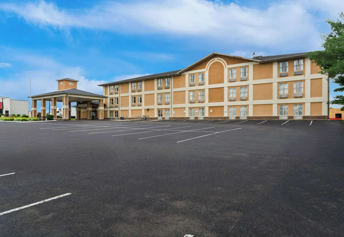 Quality Inn Dry Ridge hotel hero