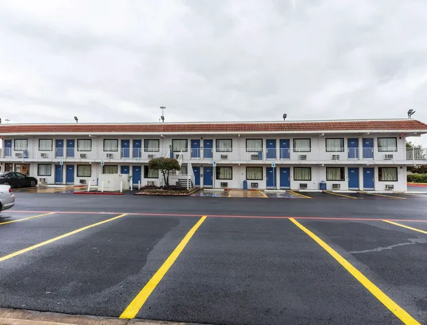 Motel 6 North Richland Hills, TX hotel detail image 3