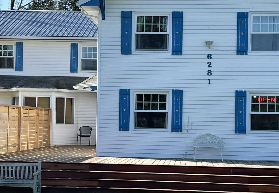 Foster Lake Inn hotel hero