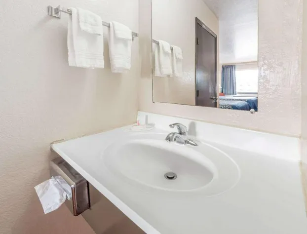 Days Inn by Wyndham Russell hotel detail image 4