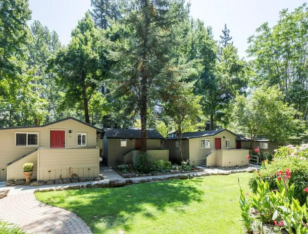 Cottages on River Road hotel detail image 2