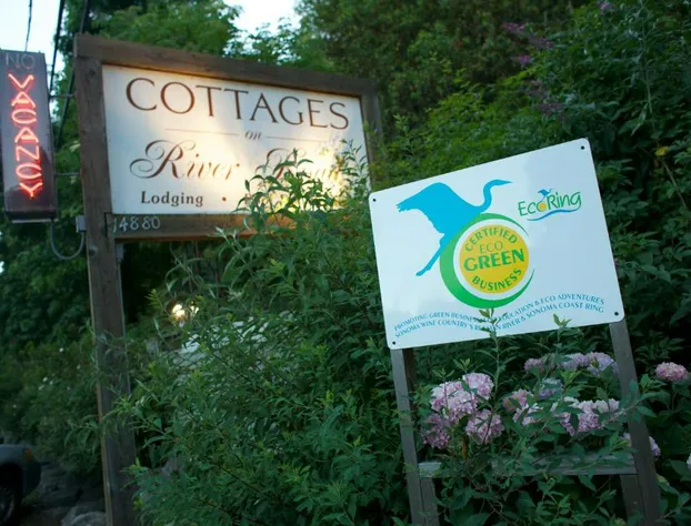 Cottages on River Road hotel detail image 1