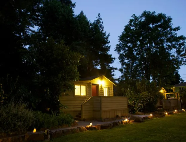 Cottages on River Road hotel detail image 2