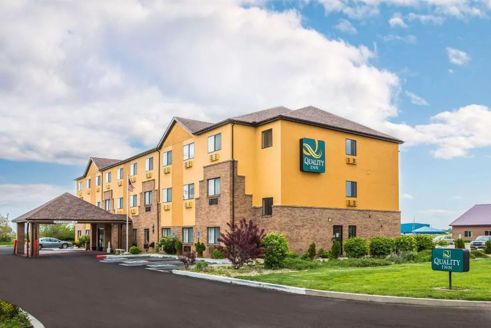 Quality Inn Peru near Starved Rock State Park hotel hero